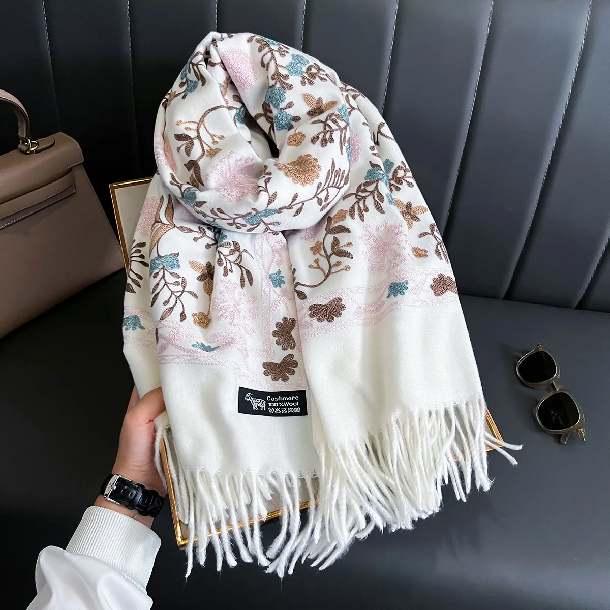 여성을위한 새로운 겨울 따뜻한 캐시미어 스카프 자수 Pashmina 담요 두꺼운 목도리 랩 Neckerchief Fashion Bufanda Echarpe Poncho