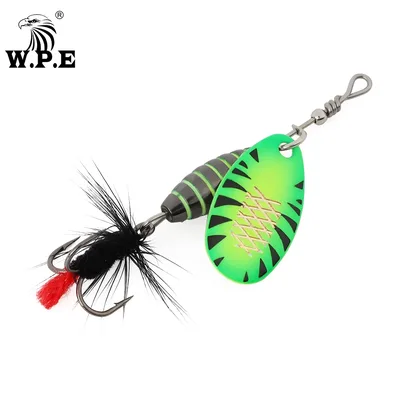 W.P.E 1pcs 스피너 루어 3.7g/5.3g/8.2g/10.5g 미끼 금속 황동 스푼 하드 루어 깃털 트레블 훅 가짜 루어 낚시 태클 Pesca